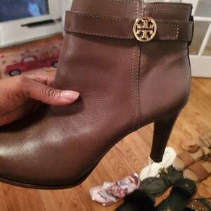 Tory Burch Bristol round toe boots